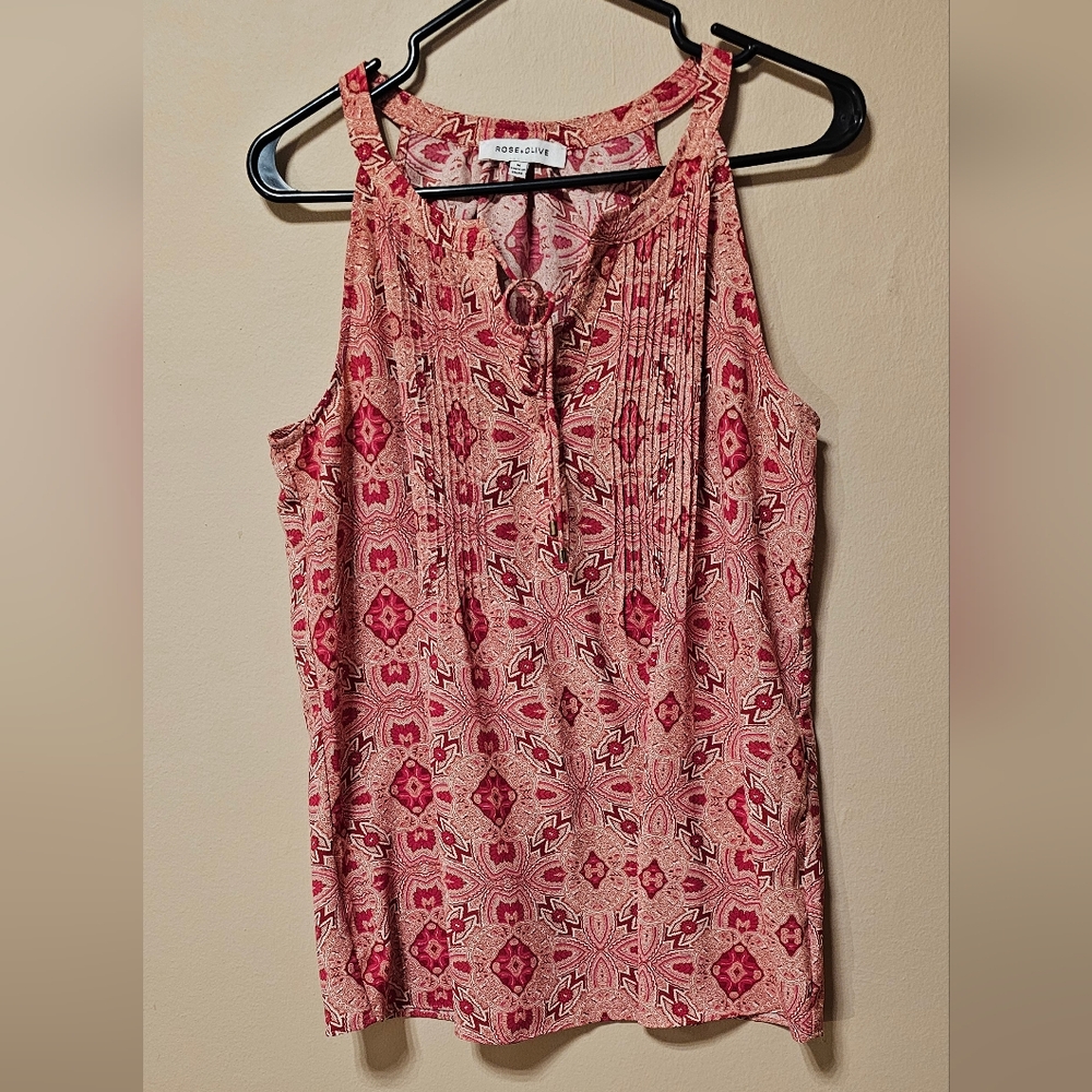 Rose + Olive Tank Top Women’s Medium M Floral Sleeveless Blouse V Neck Pleated